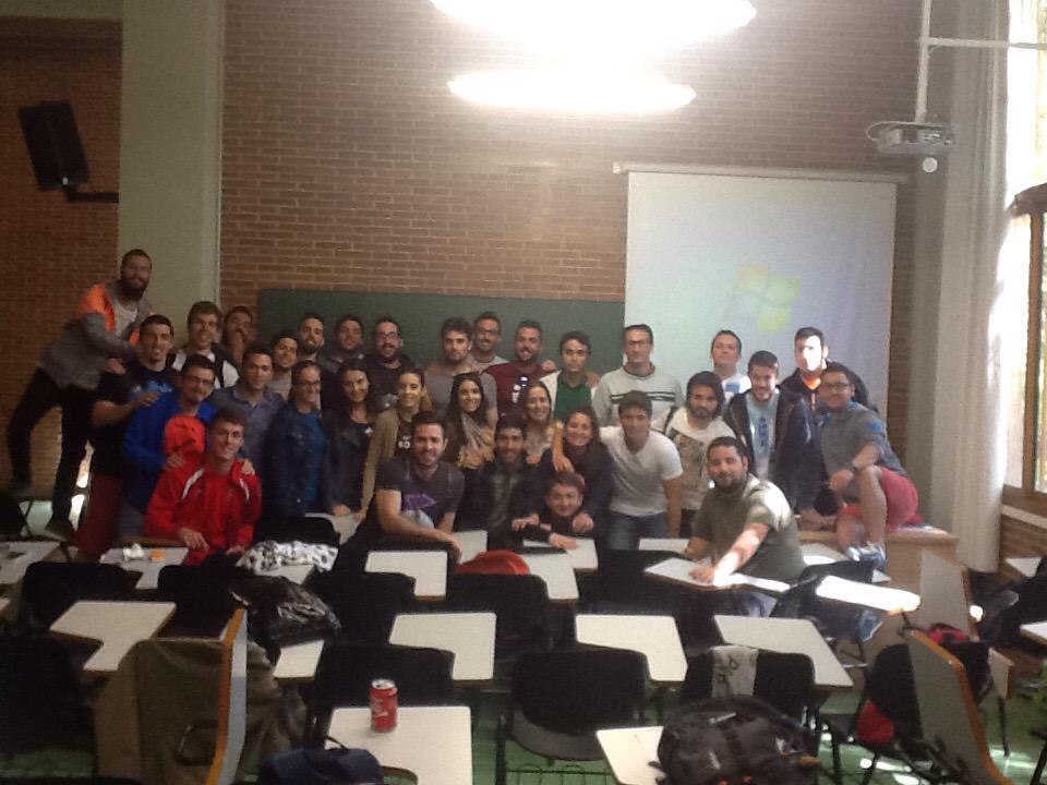 PIXIMANU's tweet photo. Terminados los8 trabajos con ideas muy originales que por supuesto se van a llevar a cabo! Esa clase @ballester_este http://t.co/d2wh4M7NId