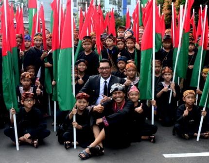 sdbpiyes2's tweet photo. Teimakasih atas motifasinya kepada Anak2
@ridwankamil,@disdik_bandung,@pietdoank,@OdedMD,@aheryawan,@boganyalira http://t.co/xbbzKUocPW