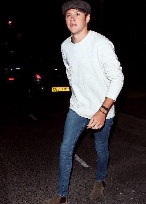 Facts1DSP's tweet photo. Niall y Liam llegando al estudio de grabación para el quinto álbum, esta mañana en la ciudad de Londres. #Facts1DSP http://t.co/WPAdtVNAUg