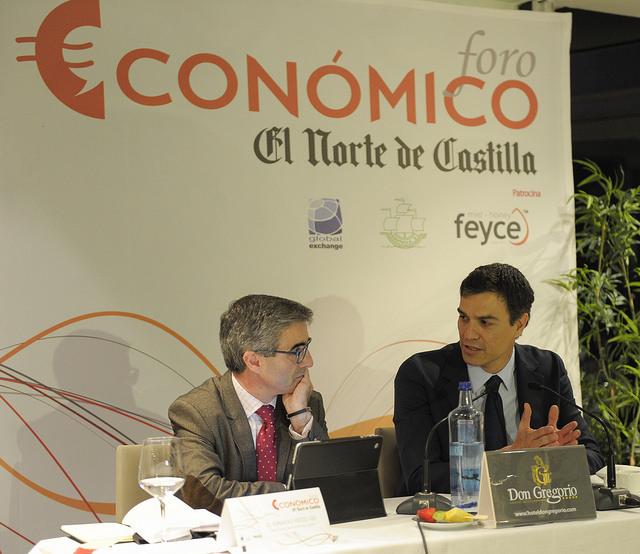 sanchezcastejon's tweet photo. Rajoy tiene que responder ante los casos de corrupción. Herrera debe asumir responsabilidades por la trama eólica http://t.co/KPvDp8nAHF
