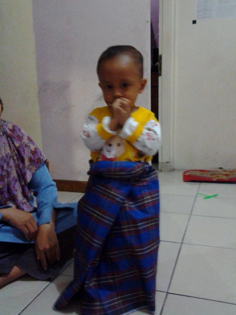 HapsariZia's tweet photo. #cymera ada yang lagi belajar sholat http://t.co/AkCCd1hbmZ