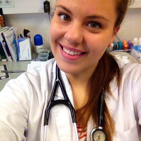 AKerkkonen's tweet photo. Fuksivuoden viimeinen nallesairaala, toinen koordinaattoreista kiittää ja kuittaa 😷💉👌 #fimsic #lääkis #uef http://t.co/gooqGZ9sUt