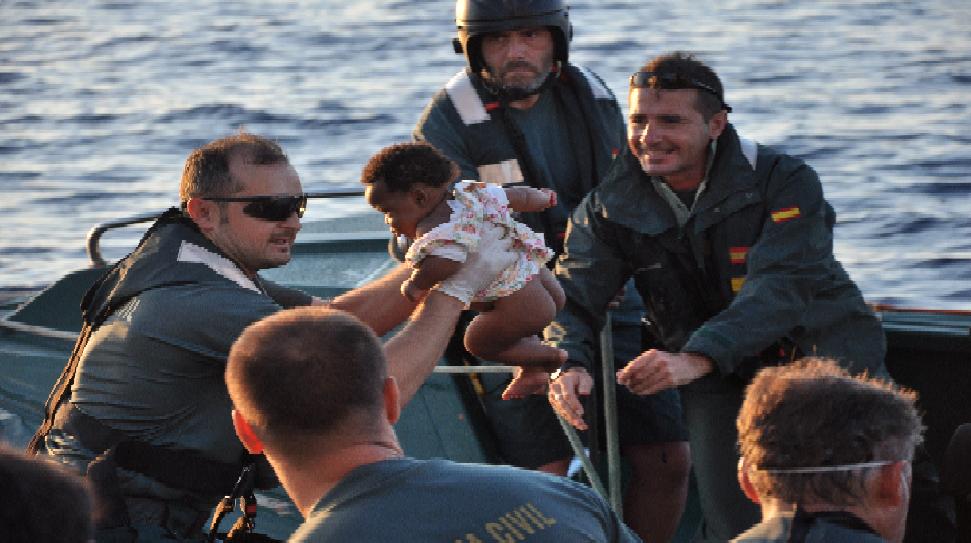 guardiacivil's tweet photo. Lo que algunos no quieren ver...
Los #superheroes del mar visten de verde http://t.co/P4MQMyaiIU