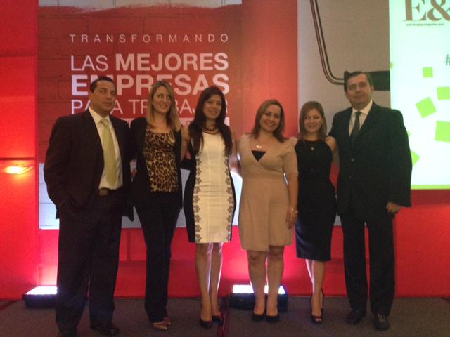 GPTW_CAyCaribe's tweet photo. El equipo de @GPTW_CAyCaribe junto al equipo de @Revista_EyN a punto de iniciar #LasMejoresCaribe2015 http://t.co/aSI50PvJ4S