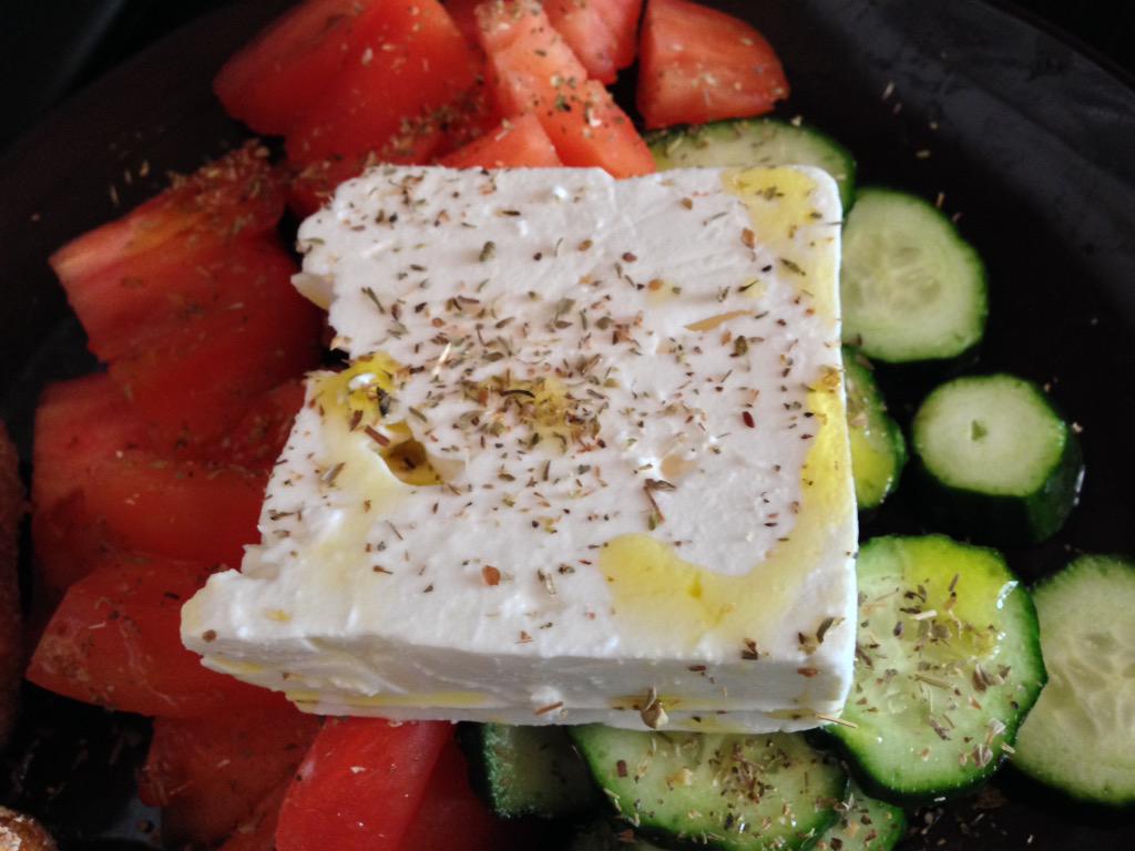 castlefabio's tweet photo. It's really singular that #greeksalad has #Italian colours. One face, one race, indeed #people of an #united #Europe http://t.co/zsbOWhxIGS