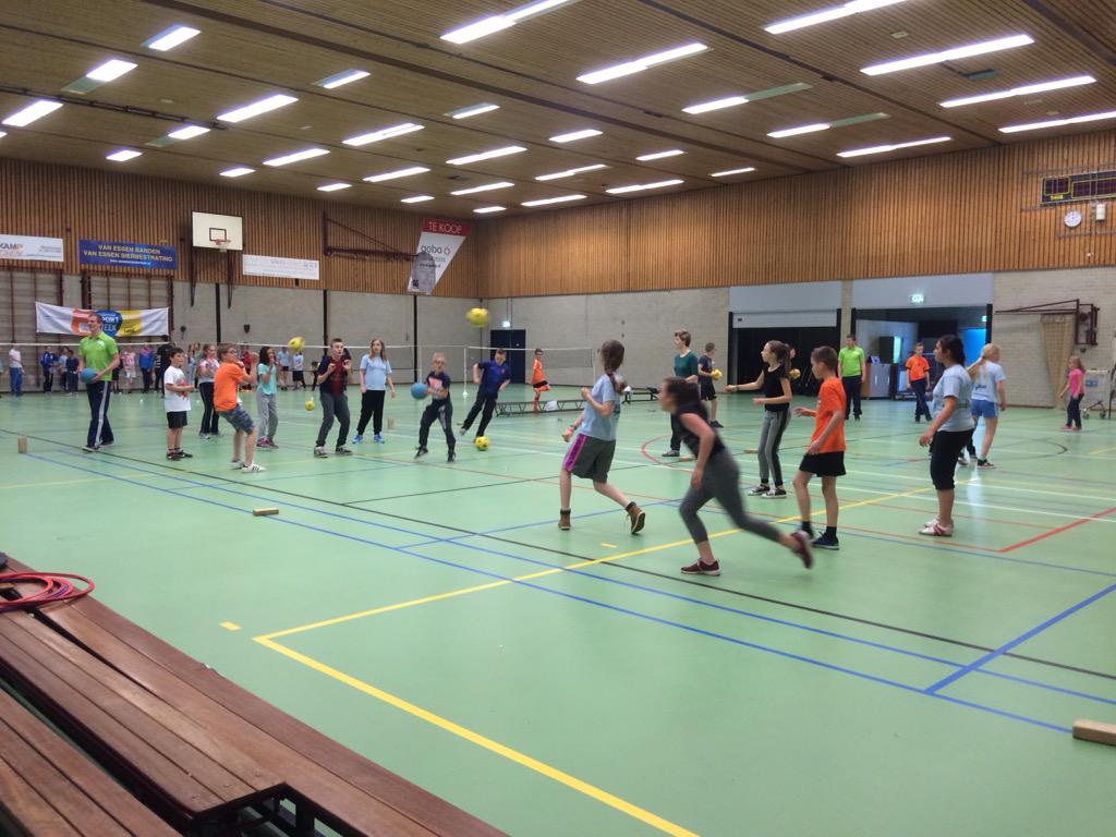 hansbreunissen's tweet photo. Koningsspelen in Westervoort. Sfeerfoto's bij @SportsPlanet_1 binnen en buiten.Geweldig alle vrijwilligers @jc_creon http://t.co/JhjcnYLKAp