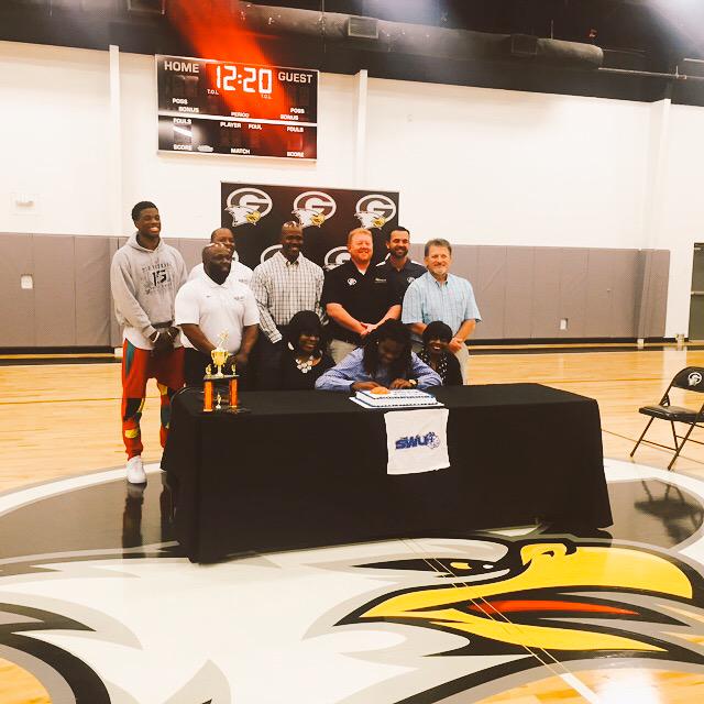 BossBlam's tweet photo. Officially signed to Southern Wesleyan Univ. Blessed to be getting an opportunity to play ball at the next level! 🙌🙏🏀 http://t.co/7h0Teprgfg