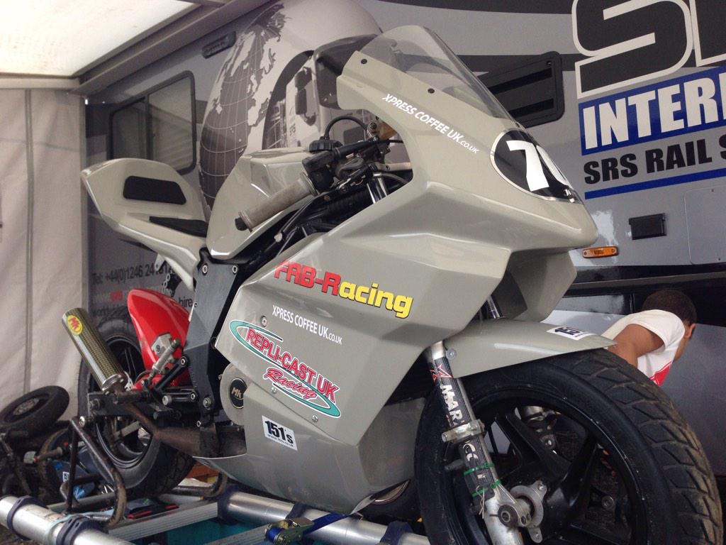 SimonWhat's tweet photo. Bikes finally complete for tomorows qualifying!! ✊✊@Replicast @xpresscoffee @FabRacing http://t.co/cCJzn3Jatx