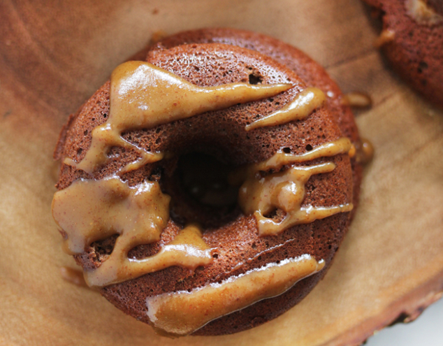 WholeFoods's tweet photo. .@AlexisKornblum from Lexi's Clean Kitchen makes a donut that helps pollinators! http://t.co/7FgPA33p2A #ShareTheBuzz http://t.co/rN2JZ7UVr6