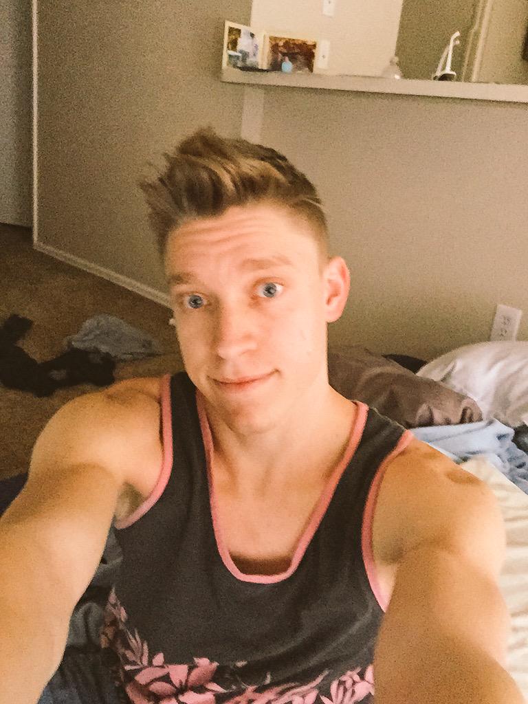 Come flirt with me at http://t.co/9ab79bBjZX #gay #gayxxx #gaycamshow #gaypornstar http://t.co/8ViBP