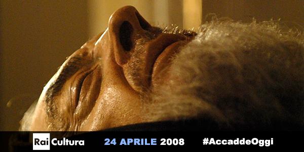 raicinque's tweet photo. 24/04/2008  - La salma di Padre Pio viene esposta a San Giovanni Rotondo [Guarda il video] http://t.co/bQiZAb1m1e http://t.co/M8Qpw2KVnQ
