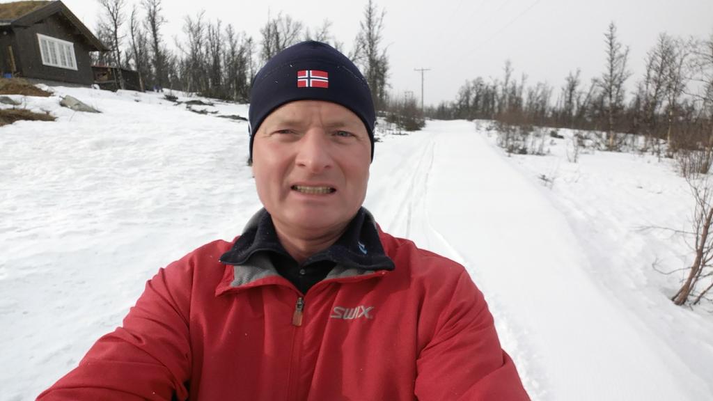 KnutOppegaard's tweet photo. Sender en hilsen til alle på #HLM15. En spesiell hilsen til delegater fra Oppegård Høyre. Fjellet er også bra! http://t.co/5UZ0SN2NKc