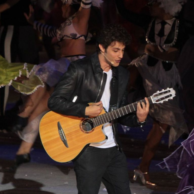 chaydaily's tweet photo. Mais fotos da participação do Chay na comemoração dos 50 anos da Globo. Amanhã irá ao ar, ansiosos? http://t.co/gKXLGMlAD6
