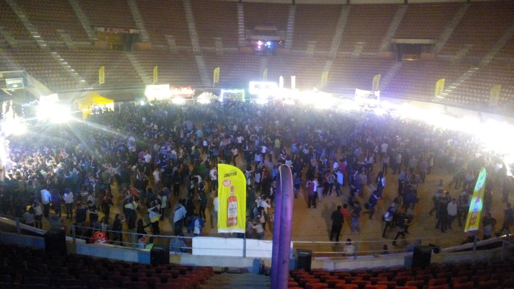macoru04's tweet photo. Foto de ayer en #Barras15 hoy más y mejor y luego nos vemos en @salaconcept abrimos a las 2:30!! http://t.co/oTzYkKO20G