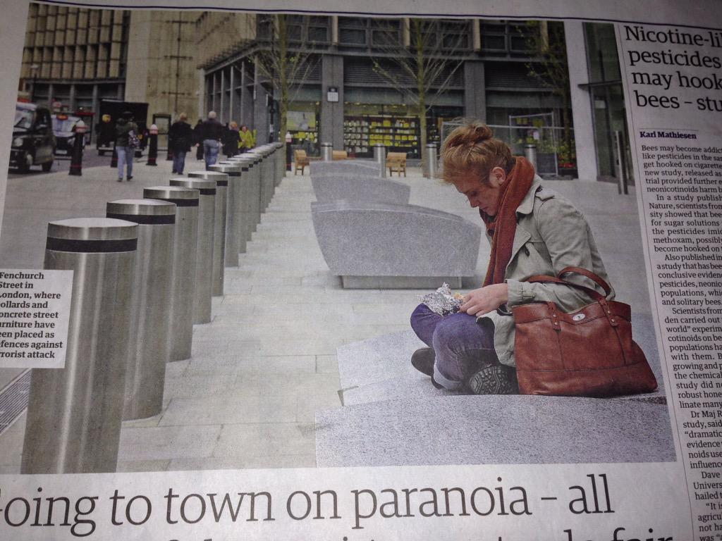 EmilyByrt's tweet photo. Anyone got a copy of yesterday's @guardian ? Fancy a hard copy of this bad boy. #tinfoilsarnies #pagespread #papped http://t.co/Ui5zLtghAQ