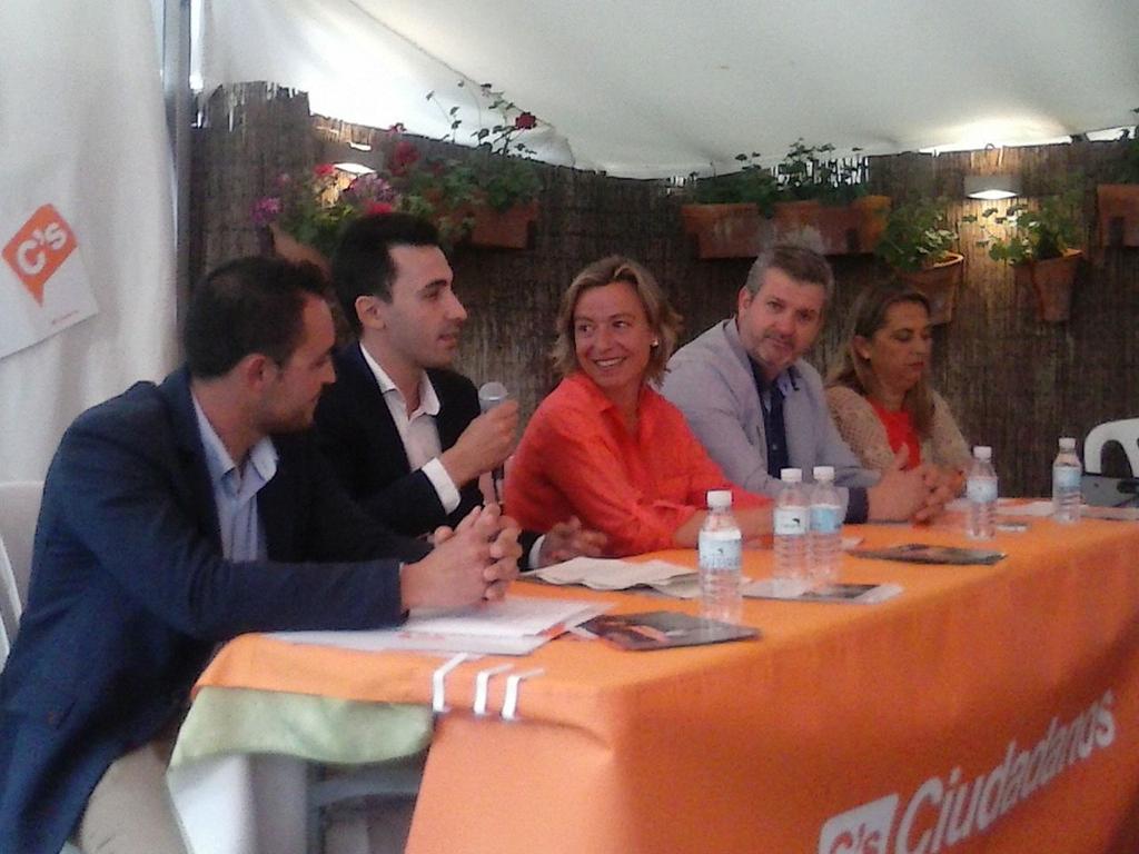Cs_Baena's tweet photo. Las mejores imágenes de la presentación del candidato y la lista oficial para el 24 M. http://t.co/Qd15iyiidk
