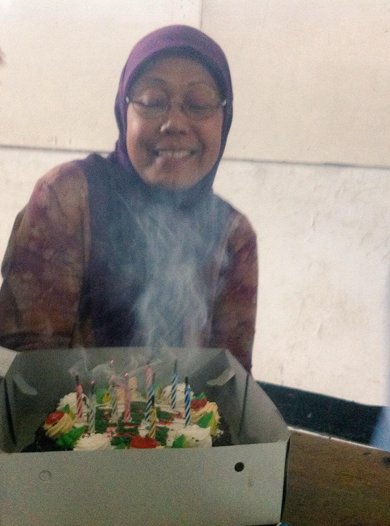 Hari bu ita seduniaaaaa;*;* laflaflaf