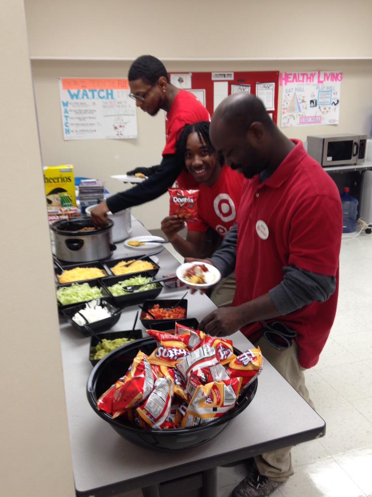 MegRutkow's tweet photo. Holy Guacamole! It's a service fiesta at 279! #gettinggreen #recognition @mirates55 @puglise14 @mgkeast http://t.co/WIijc0Lh8O