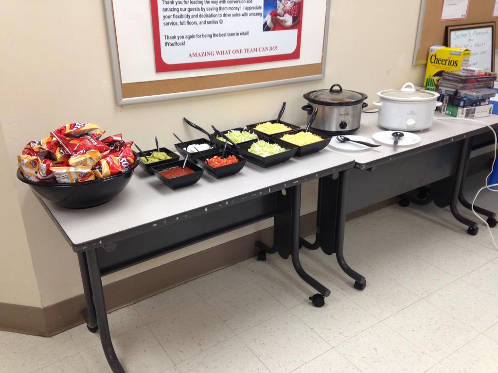 MegRutkow's tweet photo. Holy Guacamole! It's a service fiesta at 279! #gettinggreen #recognition @mirates55 @puglise14 @mgkeast http://t.co/WIijc0Lh8O