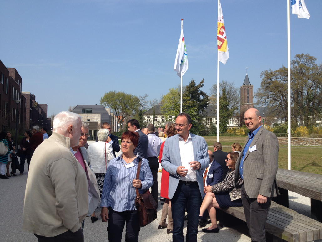 Nog even genieten van de zon en dan... Regiopodium Gooi&amp;Vecht. Werken aan de Regionale Samenwerkingsagenda.