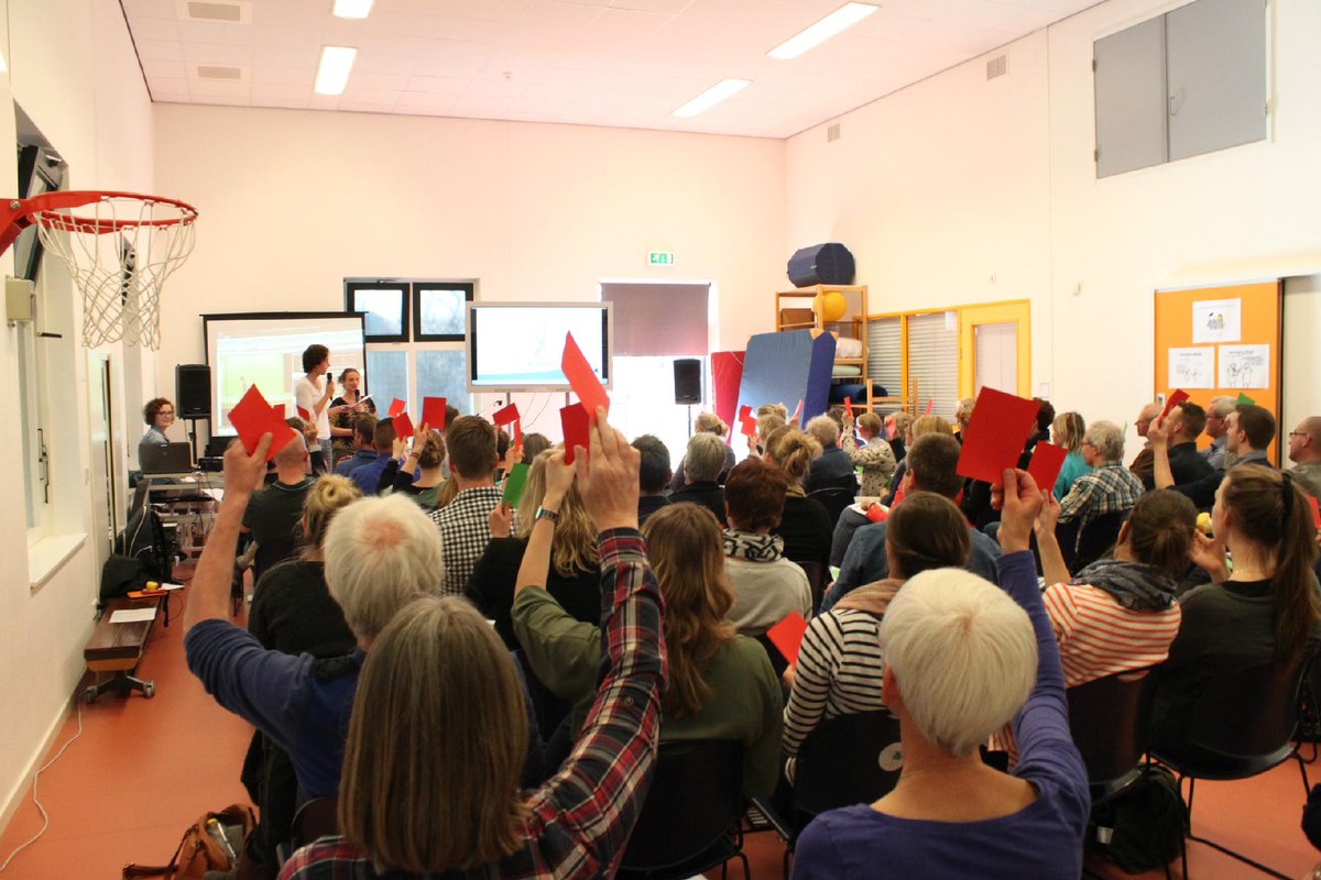 RevalidatieFR's tweet photo. Symposium #loopproblemen #CP ging dit keer o.a. over casuรฏstiek en looponderzoek. Volgende keer focus op behandeling! http://t.co/fzTPTNvLcg