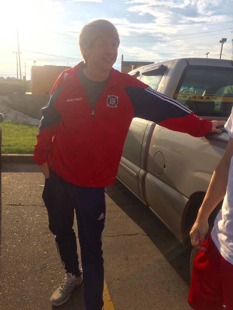 anna_kate2's tweet photo. Since he always claims that he's a model heres a picture to show his skillz #HBDEl http://t.co/hjOKmmveWP