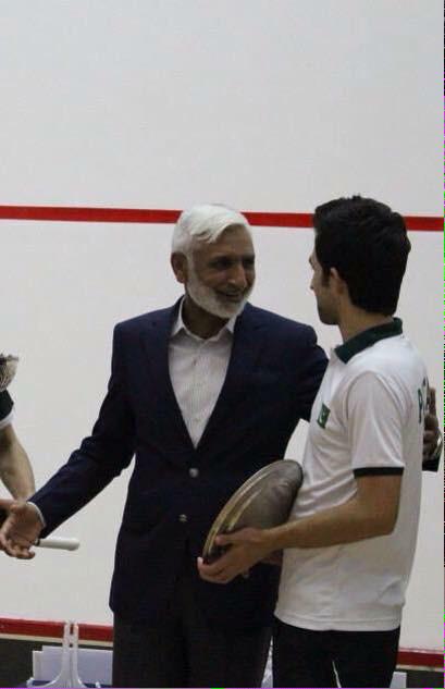 DanishAtlasKhan's tweet photo. Receiving Trophy from Chief of the Naval Staff Admiral Zakaullah #PakistanNavyChief http://t.co/mvhvMX49AL