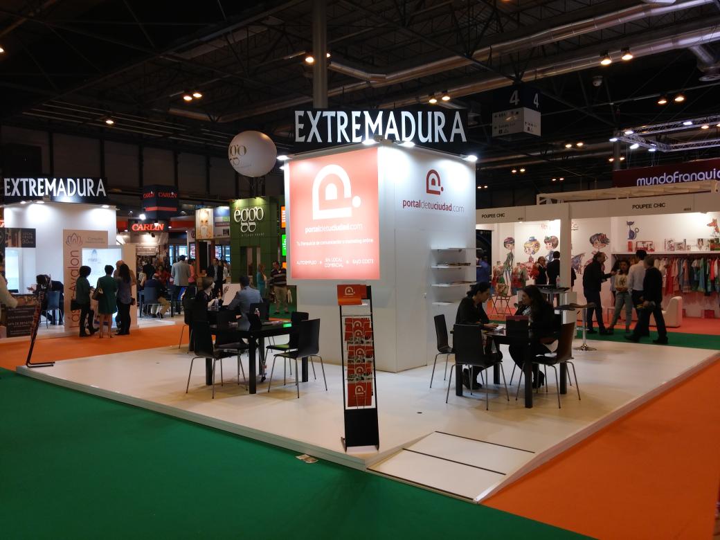 PTC_central's tweet photo. Avanzando el segundo dia en #Expofranquicia2015  bastante publico y visitas. Buen dia d trabajo y aun queda la tarde http://t.co/yyCg1os35Y