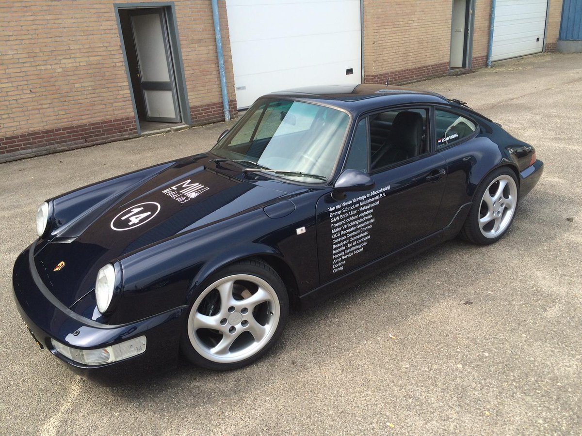 Geweldig wat een mooie auto, nu nog een stukje opvallender...#johantroost #roanensing #medialab3 #24hEmmen