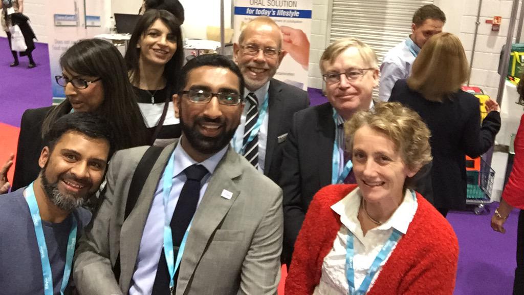DigitalPhamcist's tweet photo. what a selfie with @keithridge1 @NadiaBukhariUCL @MrDispenser @asafdar1 @SadiaQMancPharm @JaidevMehta  

#cpc15 http://t.co/mlbUJnCpNe