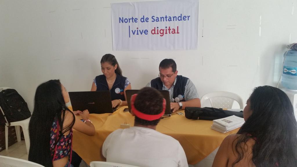 ViveDigitalNdeS's tweet photo. Jóvenes y adultos se inscribieron para obtener cédula de ciudadanía digital. @SecTICNorte @Sandrasulay @GoberNorte http://t.co/gOeDXL4kza
