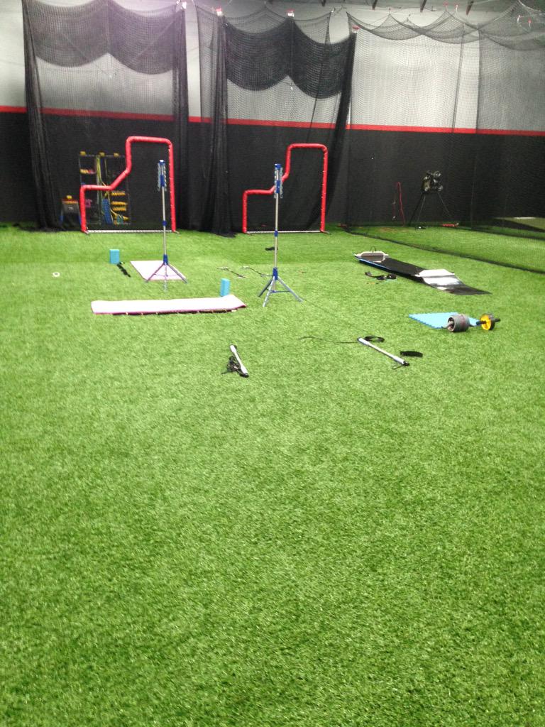 Another day of SmarTense Training's open classes. The only difference is that now we have pink mats!! Extra cushion 😜