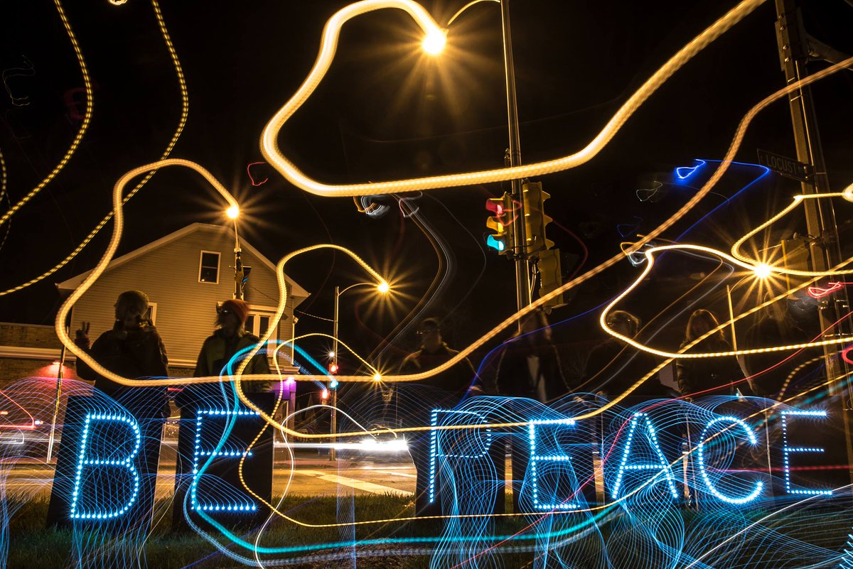 OLBLightBrigade's tweet photo. .@OccupyWallStNYC Our neighborhoods need MORE PEACING & LESS POLICING Watch #PeaceNotPolice https://t.co/UGPxnmR0uK http://t.co/UkclCcVeYl