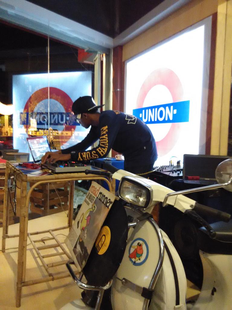 Still in <a href="/kedaiunion_lpg/">Kedai Union</a> enjoy your friday night. Comin' up for our tricky lil boy <a href="/Rizky_Bagus_Ary/">📁</a> run da traaaapp..