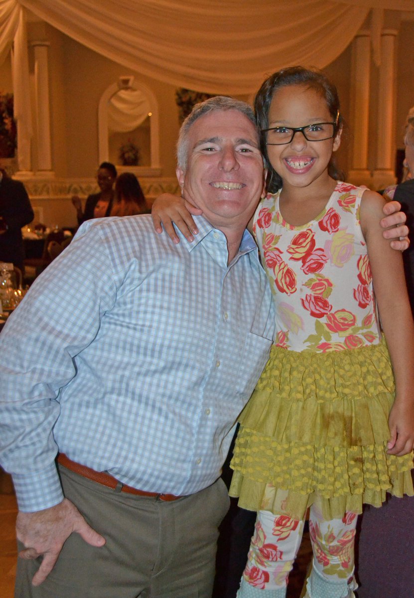 PhotosMadison's tweet photo. Looking through the eyes of @TheMeltingPot CEO. #myfuturelooksbright #twoentreprenuers #photoswithmadison #minimogul http://t.co/wFIGY7bmR4