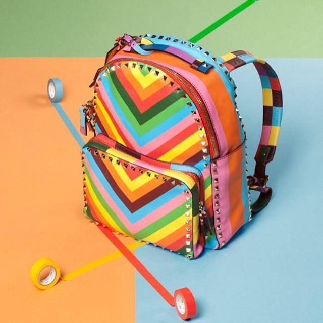 MaisonValentino's tweet image. The @beyondthemag get creative with color. #1973collection #rockstuds #backpack ift.tt/1DY8ISY