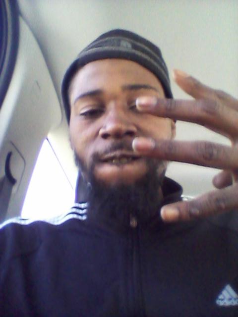 GreeneBoyzEa's tweet photo. Feez Gang Hoe! EA Shit #40Boy #GreeneGuy #4Fingers #Dinero #VABound #FeezWorld http://t.co/lfxVncvI68