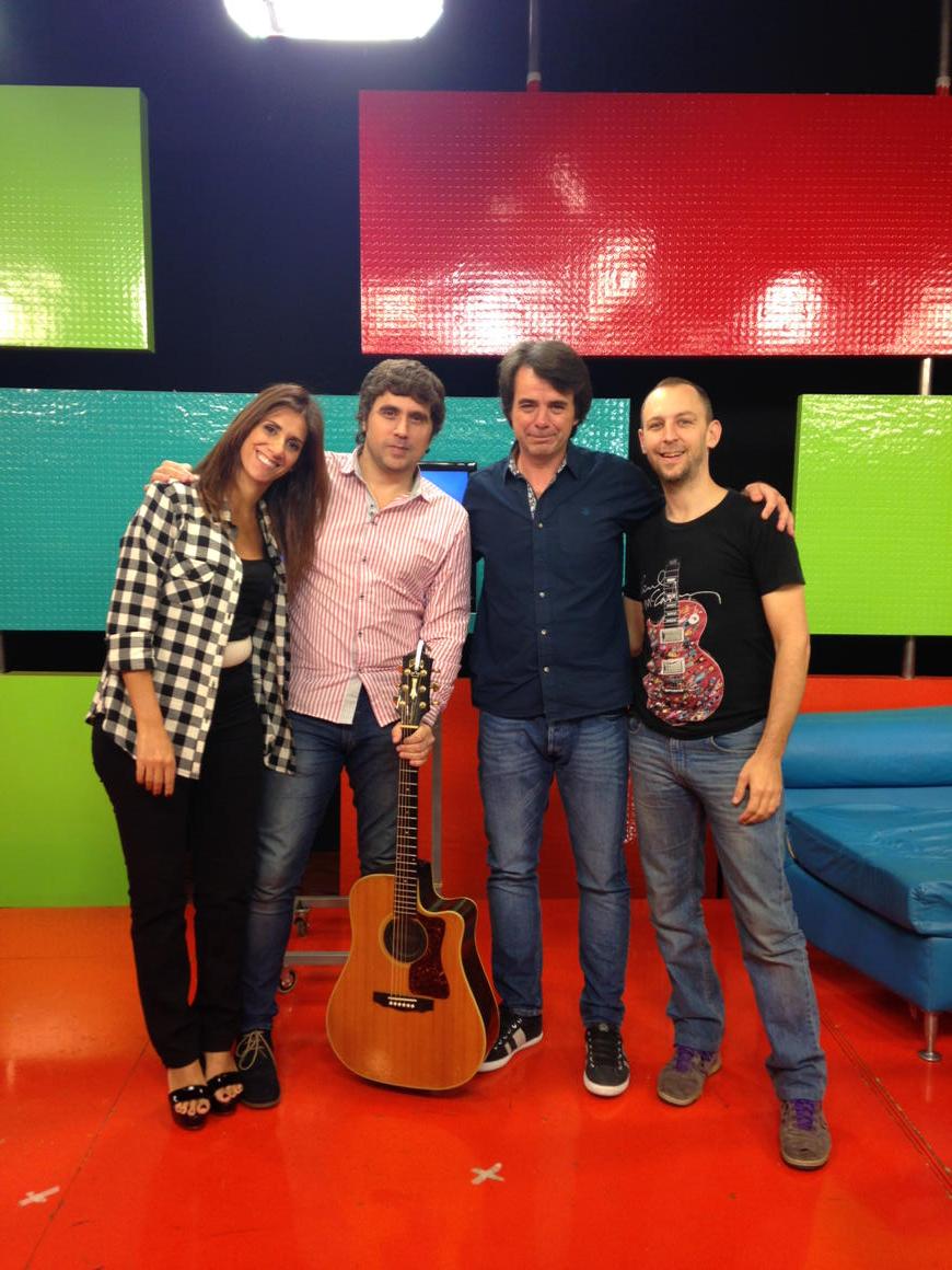tvnoe's tweet photo. Un lujo que nos dimos en @banda3punto0 c @NuriaAmOK @eltatoyoung @lariserrano @nusete  @_lcn @mikesonido @sebaplos http://t.co/PdsfYrFVPt