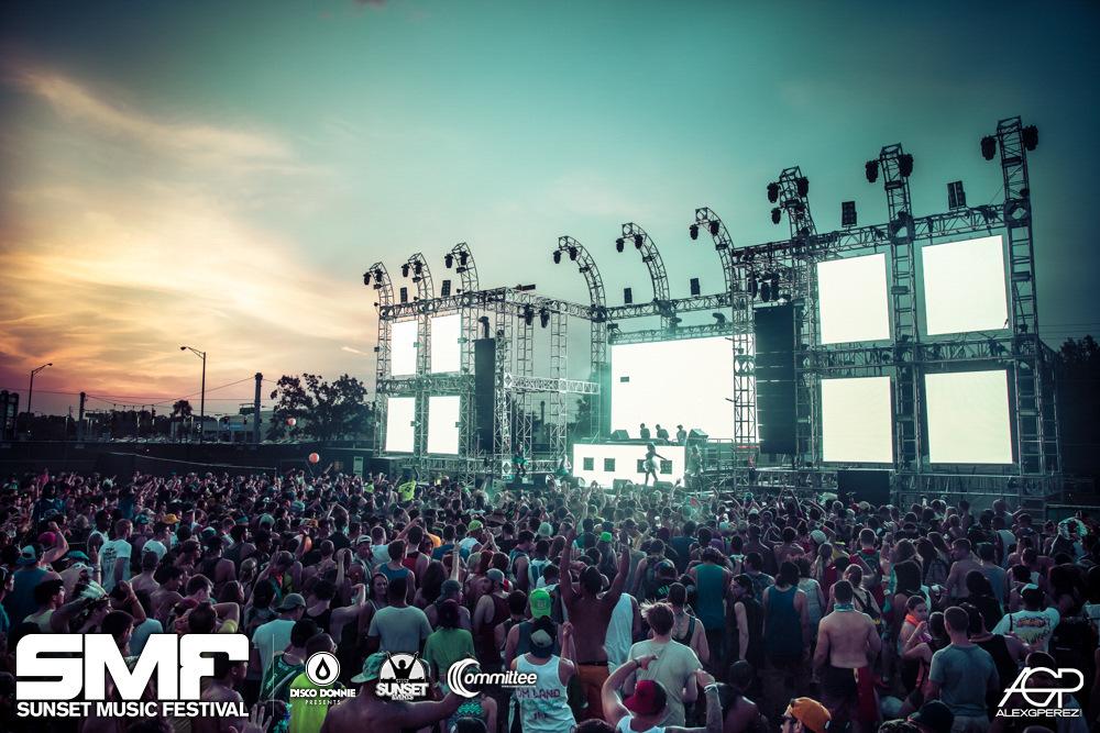 sunsetotr's tweet photo. Is it May yet? The wait is almost over! #SMF15 http://t.co/mcgueJ8hc5 http://t.co/IvJJclUj8p
