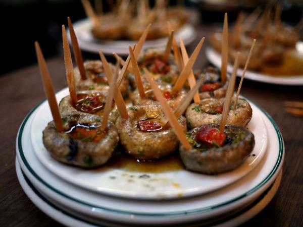 spanishsabores's tweet photo. If visiting Madrid this spring come #DevourMadrid on a #foodtour with us! http://t.co/h5OOpwntQP #Madrid #foodporn http://t.co/8TiYLDAVN3