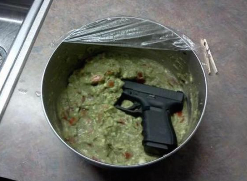 MensHumor's tweet photo. Glockamolé http://t.co/UXLrqHQTTT