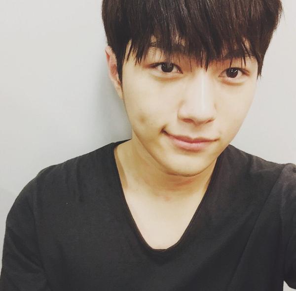 TheDramaKorea's tweet photo. Cuma di drama Korea : yang model begini harus patah hati. #MyLovelyGirl http://t.co/uJJD6HwaYT