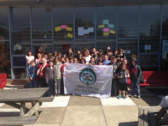 CampbellJakeT's tweet photo. Tallmadge 4th Grade recognizes Arbor Day#Trees#ArborDay@Tallmadge3 @LWellsLCS http://t.co/azQoao7LI8