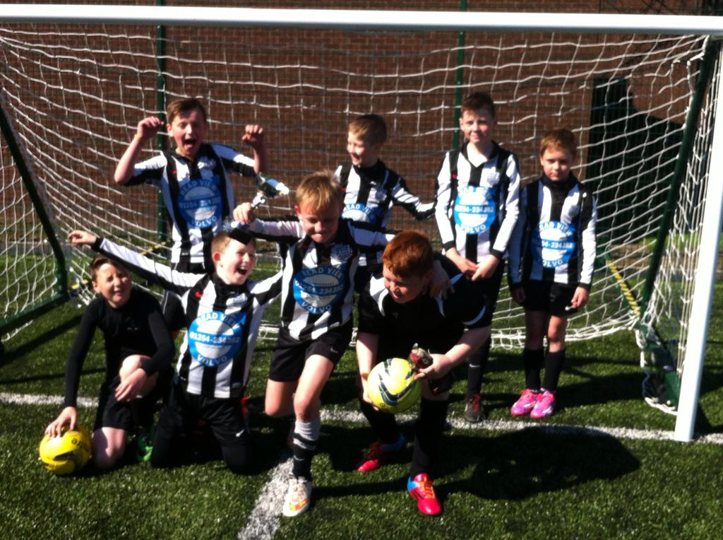 HuncoatUnitedu9's tweet photo. Well done to all the lads for last weekends end of season tournament #Grassroots http://t.co/nSq7e4slkD