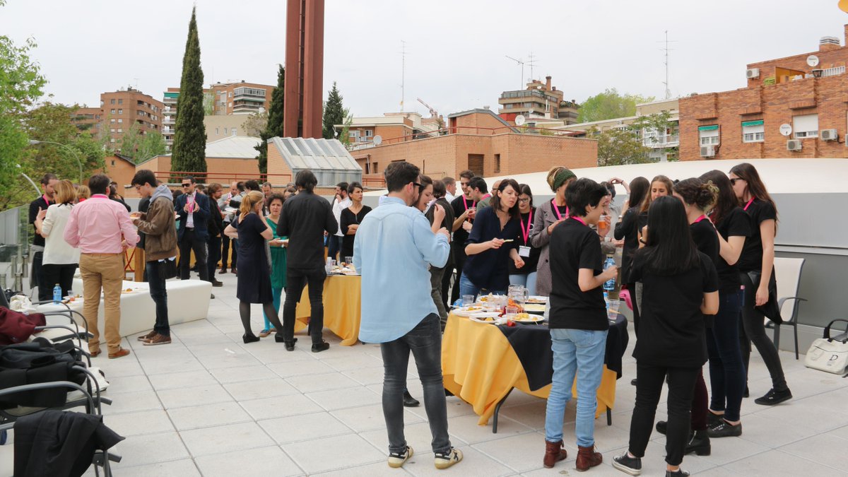 sierra_com's tweet photo. Comida y aperitivo en terraza de @esne_es #CongresoDD @seberugarte @netmunta @carlosgg_a http://t.co/ocfRCu2jaD