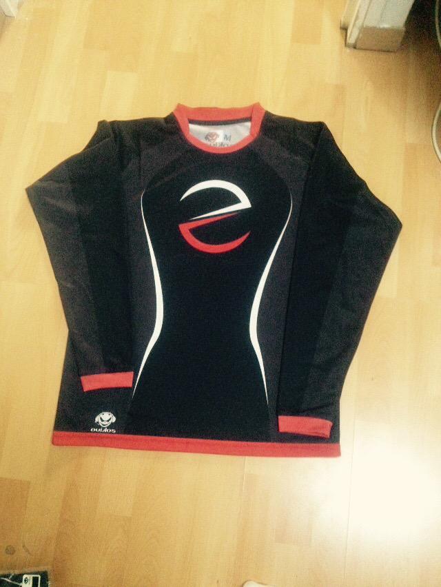 EvaZioneSport's tweet photo. Nous avons enfin reçu les maillots pour nos joueurs ! @NoScopeGlasses @Ouikos 

Donnez-nous vos avis ! http://t.co/mV4wl2sTS4