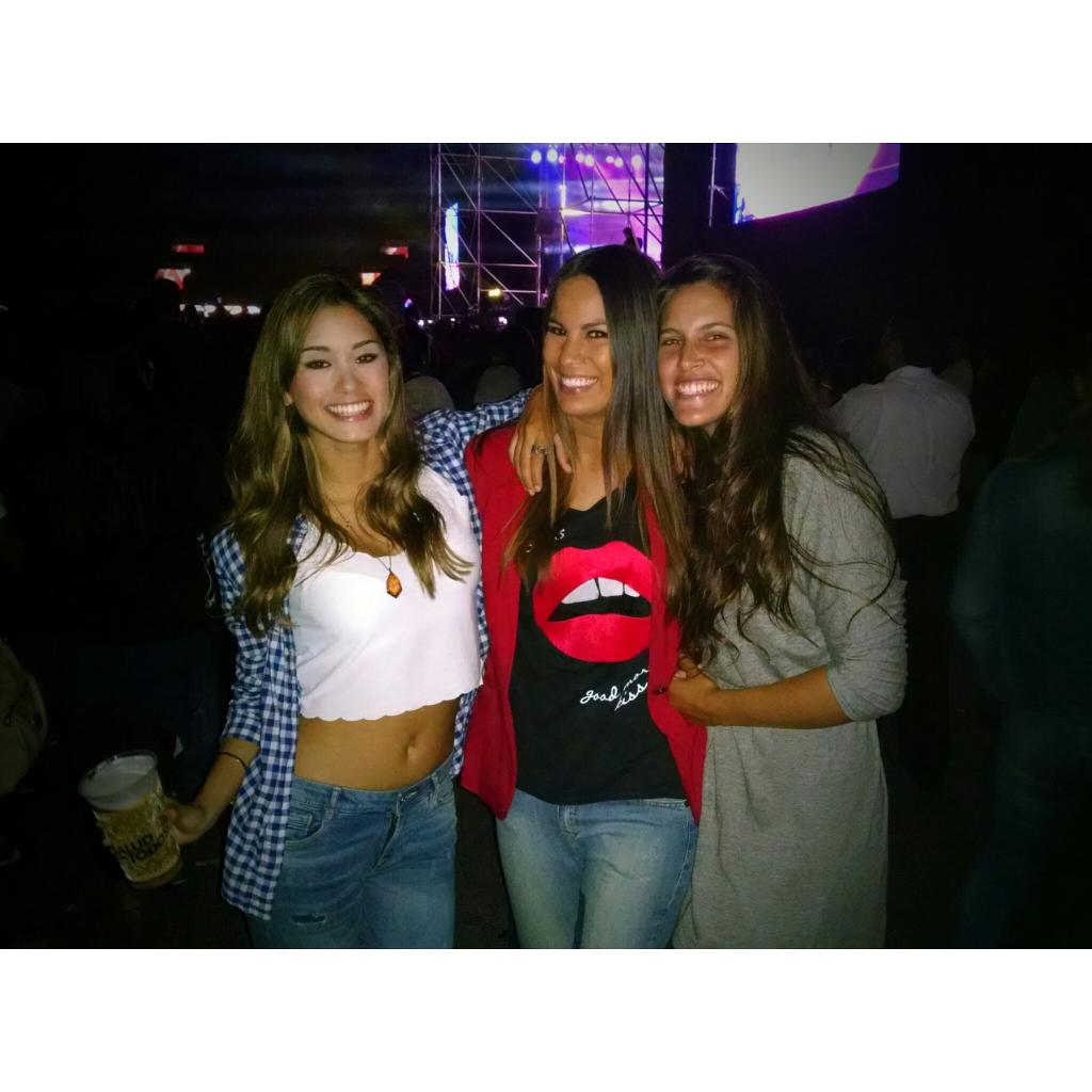 antonellalegua's tweet photo. #RomeoSantos #friends @fiochirichigno 🎉🎶 http://t.co/StjIzi19Cc