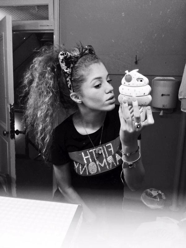 New not new to rp.

• My name is Mahogany! AKA *LOX* {not like locks as you can see}

RT please😘😝