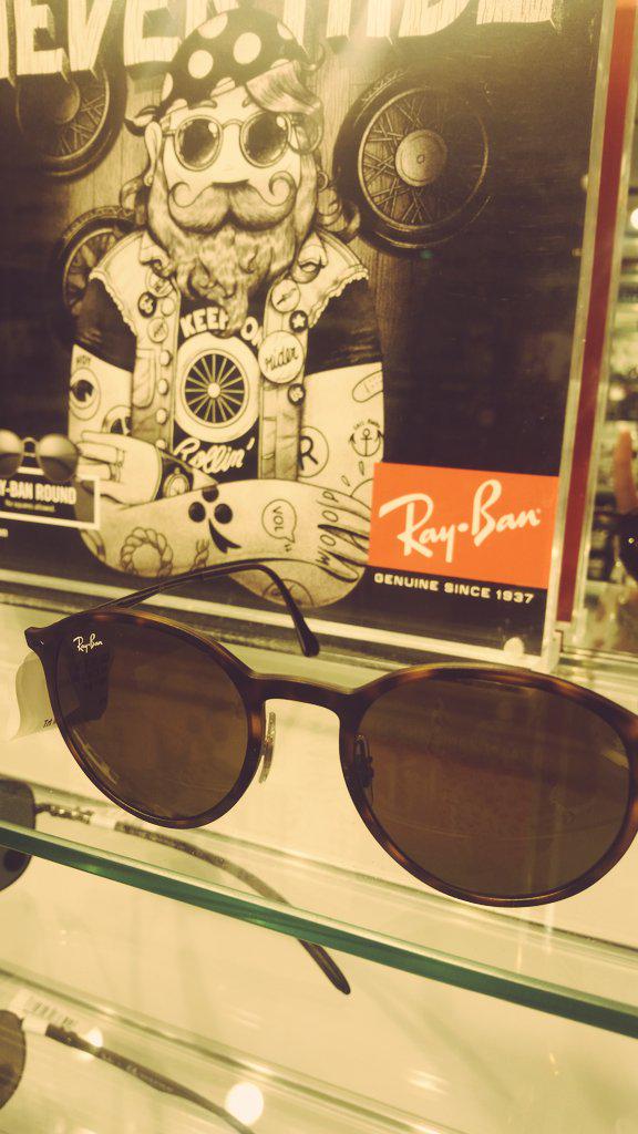 _hannah_Lauren's tweet photo. Check out the newest member of the #round family #NoSquaresAllowed at @SunglassHutUK bath! #liteforce @SGHJDunaway http://t.co/3zsBZ2CYQG