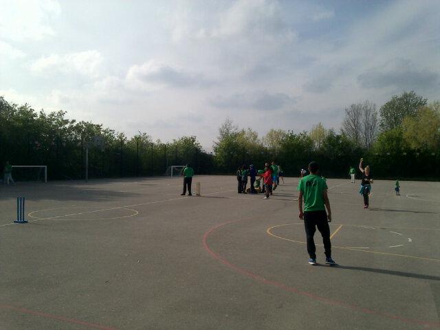 JustJohnJones's tweet photo. Warm up #Hit4Six @salaampeaceSP underway. @LondonYouth team are looking sharp @JimMinton_LY @WaltersPhil @_jashothi http://t.co/LRVtdkJOpg